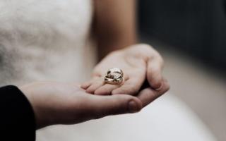 Wedding rings stock pic